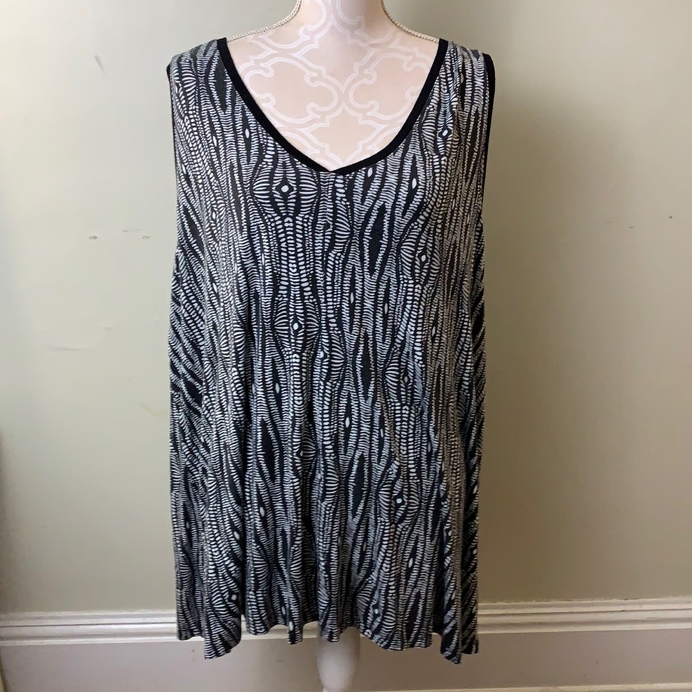 3 for $20-GUC Lane Bryant Black and White Swing Sleeveless Tunic 22/24